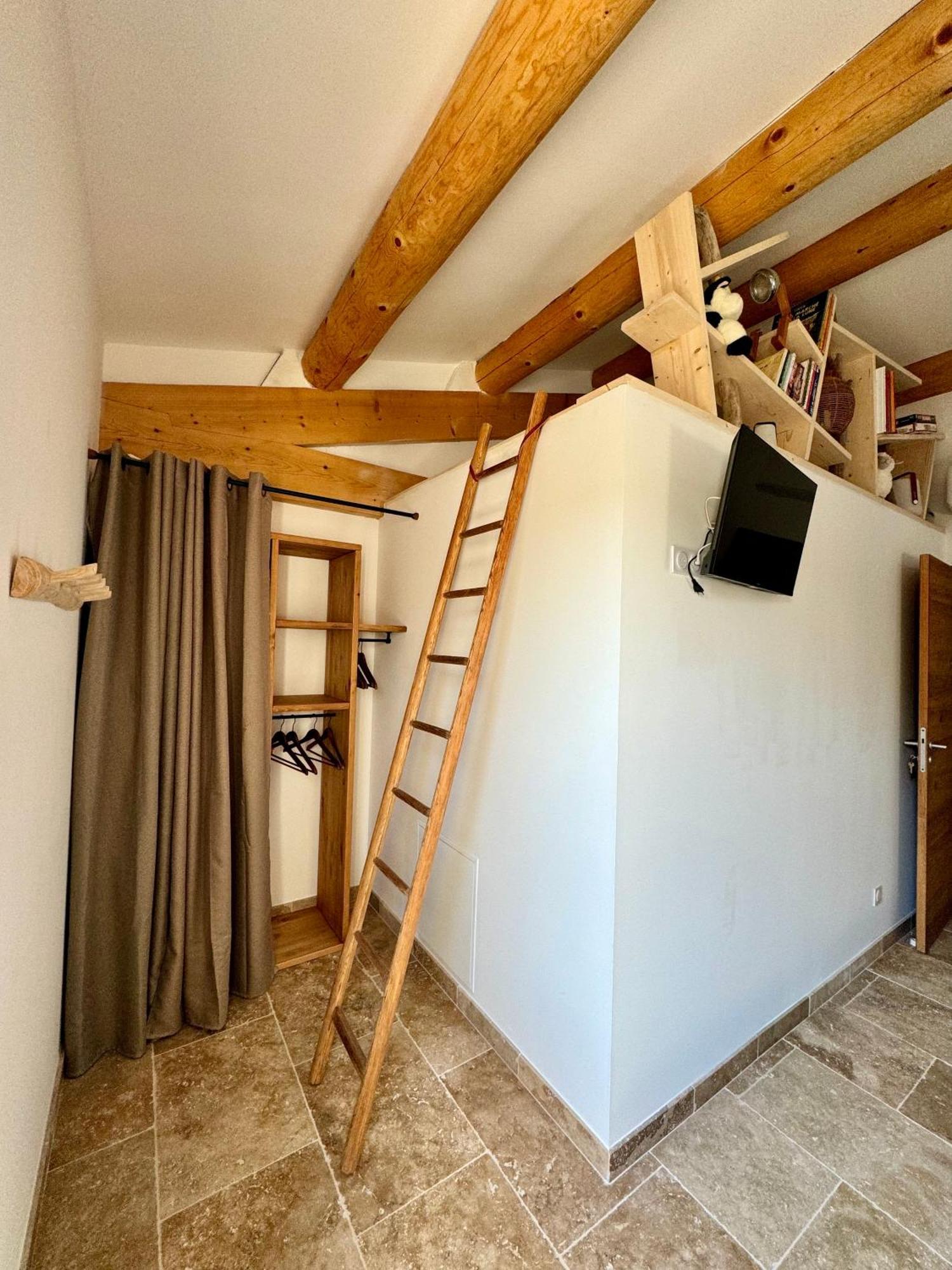 Mas Campau Bed & Breakfast Fontvieille Exterior photo